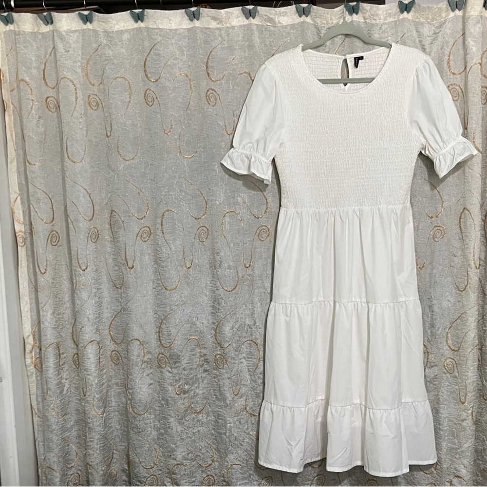 Simple  White Ruffle Sleeve Dress